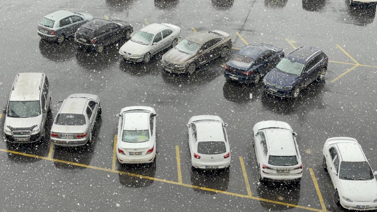 AĞRI BEYAZA BÜRÜNDÜ