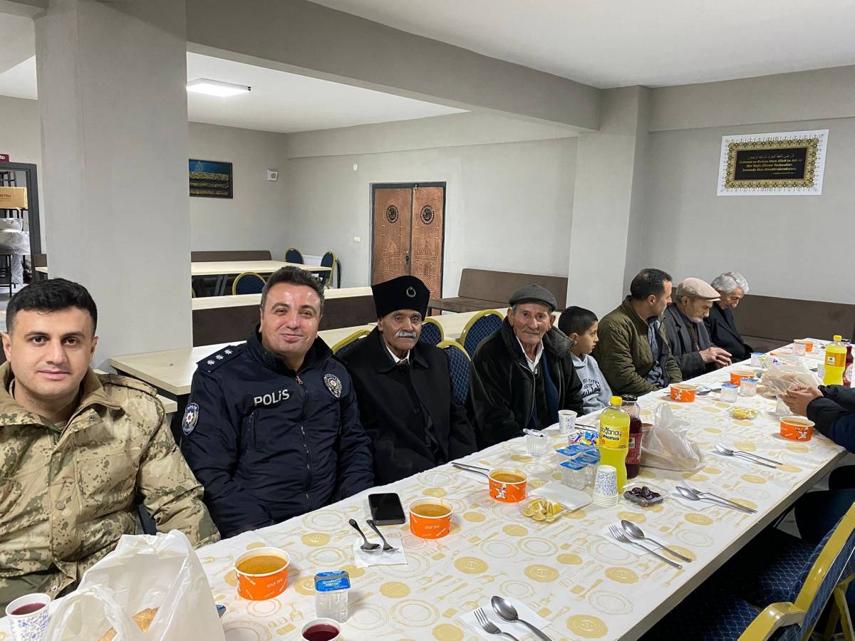 Ağrı’da İlk İftar Şehit Aileleri ve Gaziler Onuruna Düzenlendi