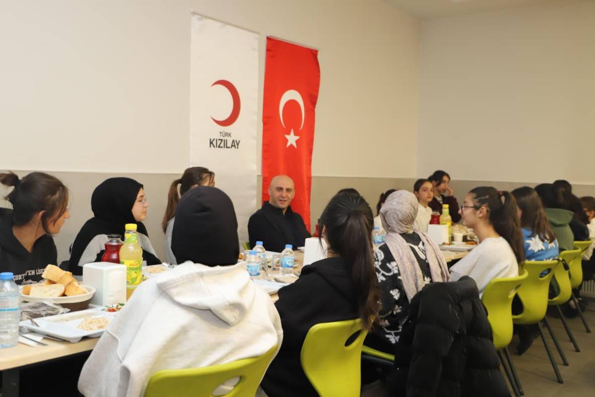 Doğubayazıt’ta İftar Programında Ramazan Geleneği Yaşatıldı