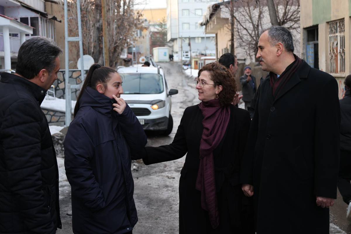 Vali Bozkurt çifti Ramazan’da her gün bir aileyle iftar yapıyor