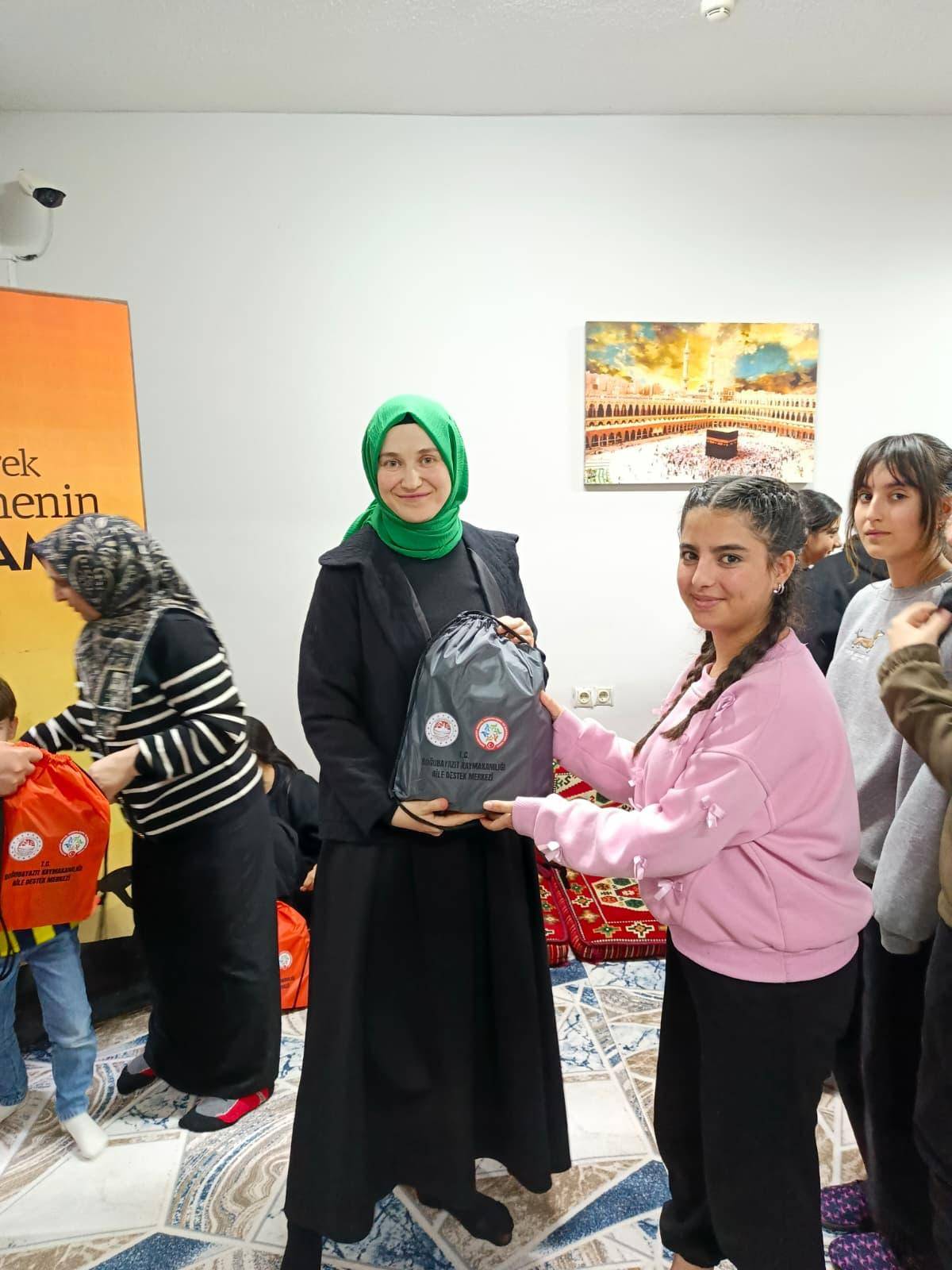 Doğubayazıt’ta ailesinden uzak öğrencilere anlamlı ziyaret