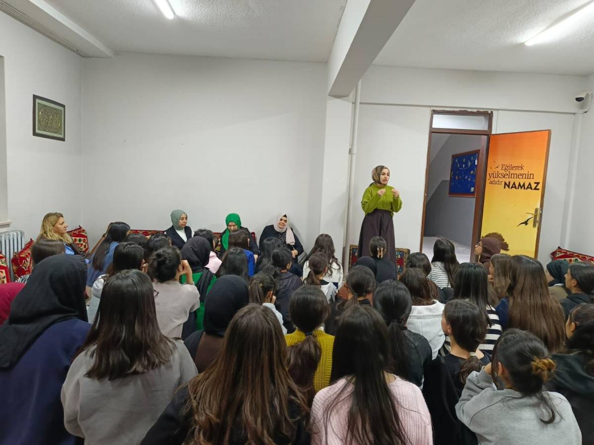 Doğubayazıt’ta ailesinden uzak öğrencilere anlamlı ziyaret