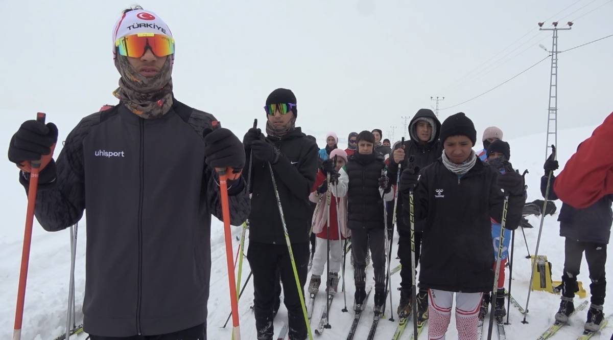 Ağrı’nın genç kayakçıları zirve için antrenmanlarını aralıksız sürdürüyor