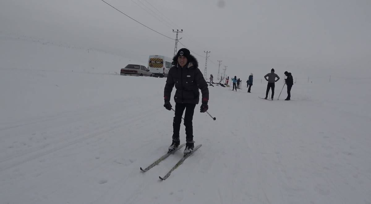 Ağrı’nın genç kayakçıları zirve için antrenmanlarını aralıksız sürdürüyor