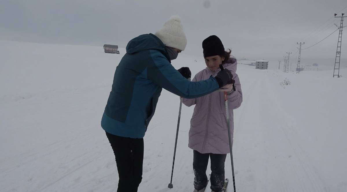 Ağrı’nın genç kayakçıları zirve için antrenmanlarını aralıksız sürdürüyor