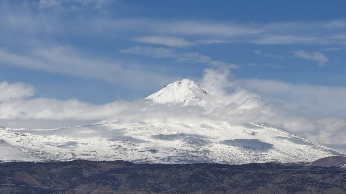 Küçük Ağrı Dağı’nda Kartpostallık Görüntü