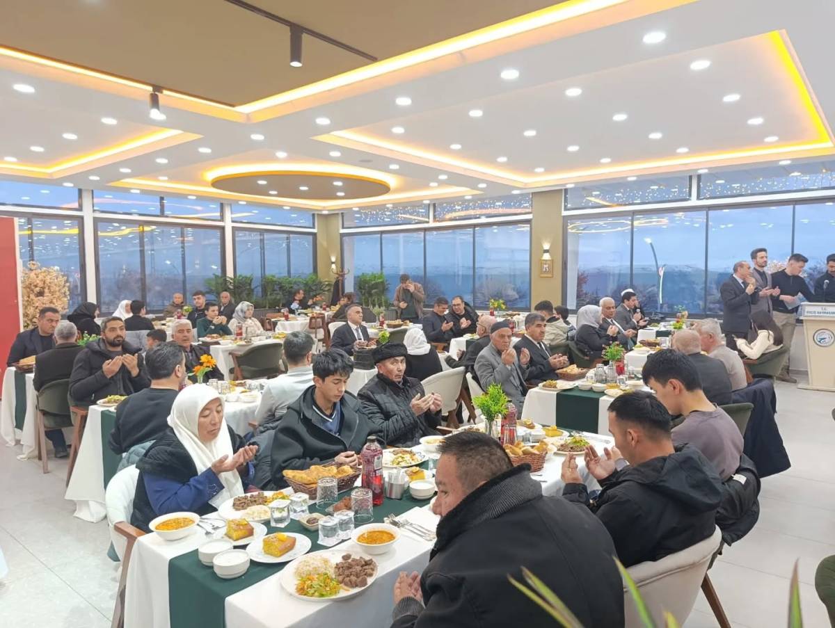 Erciş’te Şehit Aileleri ve Gaziler İftarda Buluştu