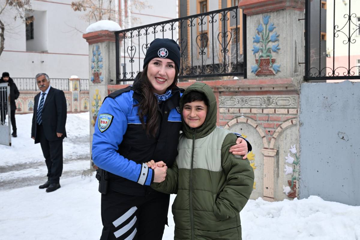 Ağrı’da Öğrenciler İçin Güvenli Okul Yolu Uygulaması (Videolu Haber)