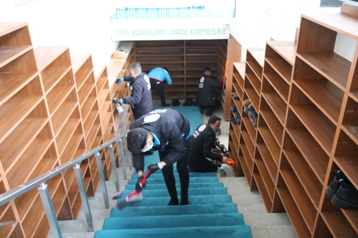 Erciş'te Cami Temizlik Çalışmaları Yürütüldü