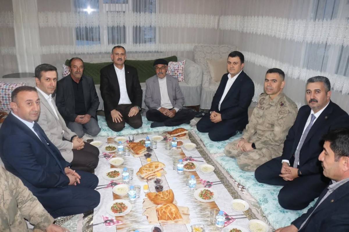 Ağrı Valisi Patnos’un Akyemiş Köyünde İftar Sofrasına Misafir oldu