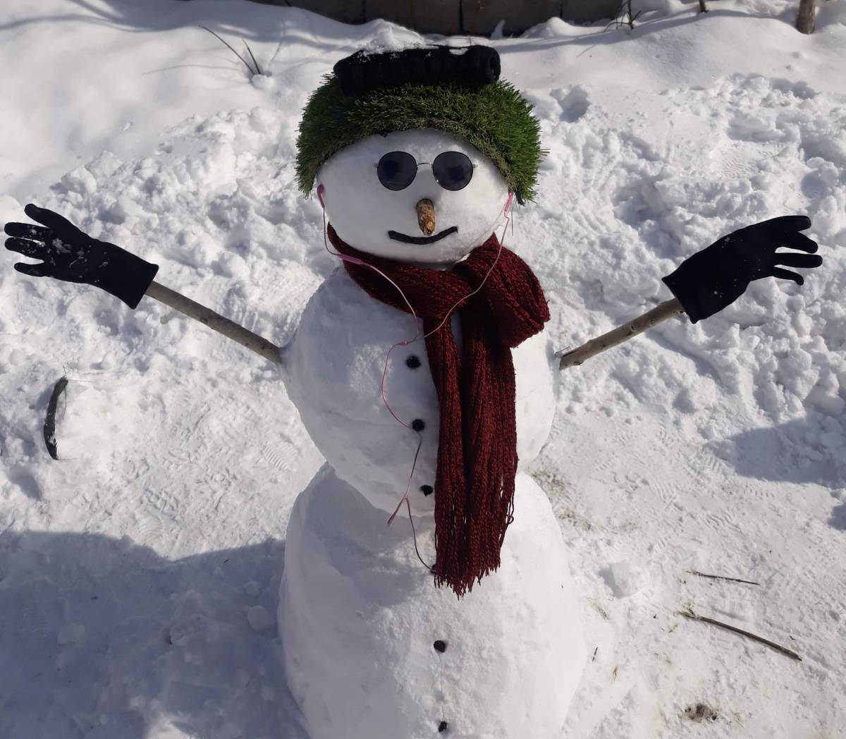 Ağrı’da güneş yüzünü gösterdi, çocuklar karın keyfini çıkardı