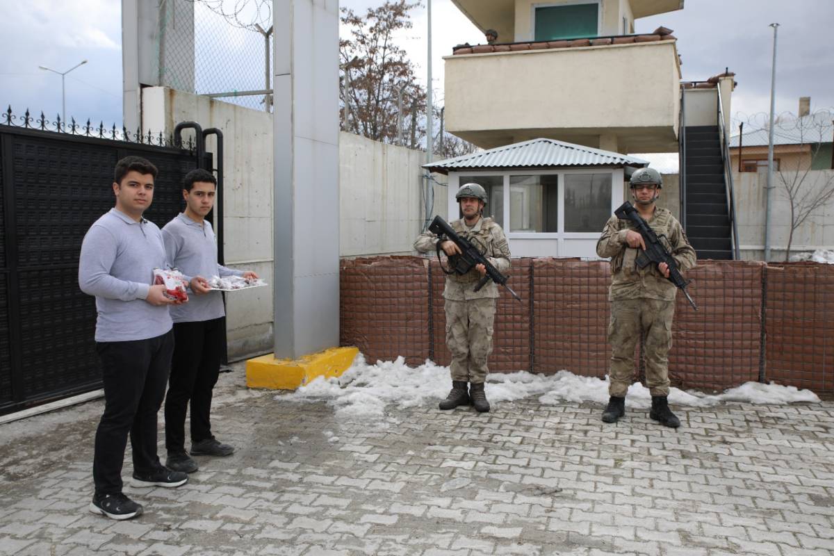 Erciş’te Öğrencilerden Anlamlı İyilik