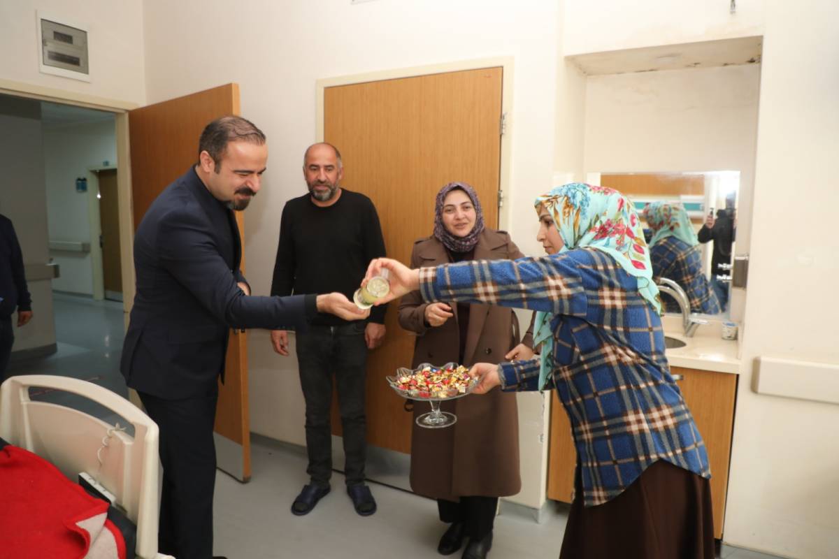 Erciş Belediyesi Eş Başkanlarından Hastalara Bayram Ziyareti