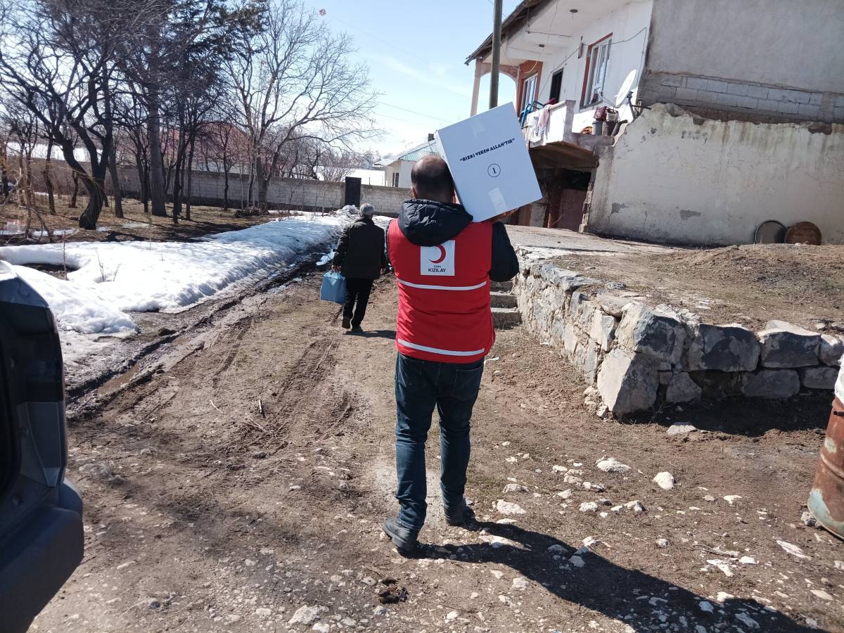 Kızılay Erciş Şubesinden, Erciş’te Bayram Öncesi Anlamlı Destek