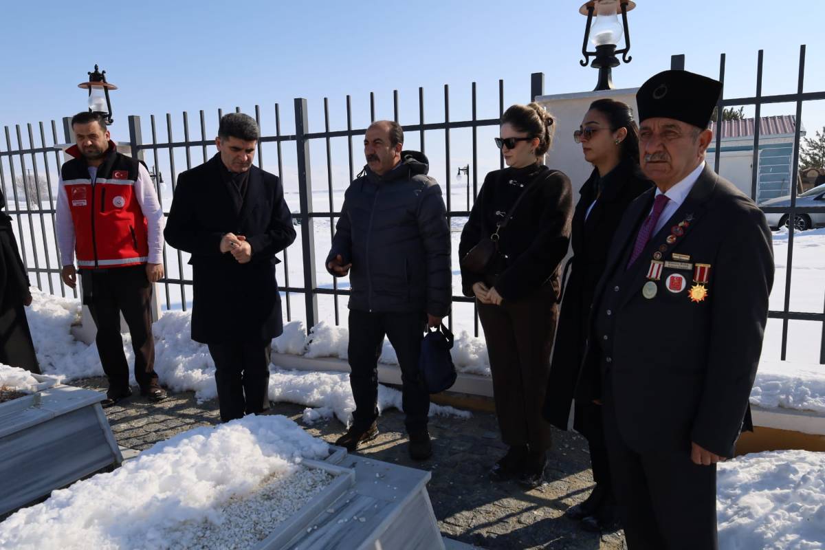 Ağrı’da bayram öncesi şehit kabirlerine vefa ziyareti