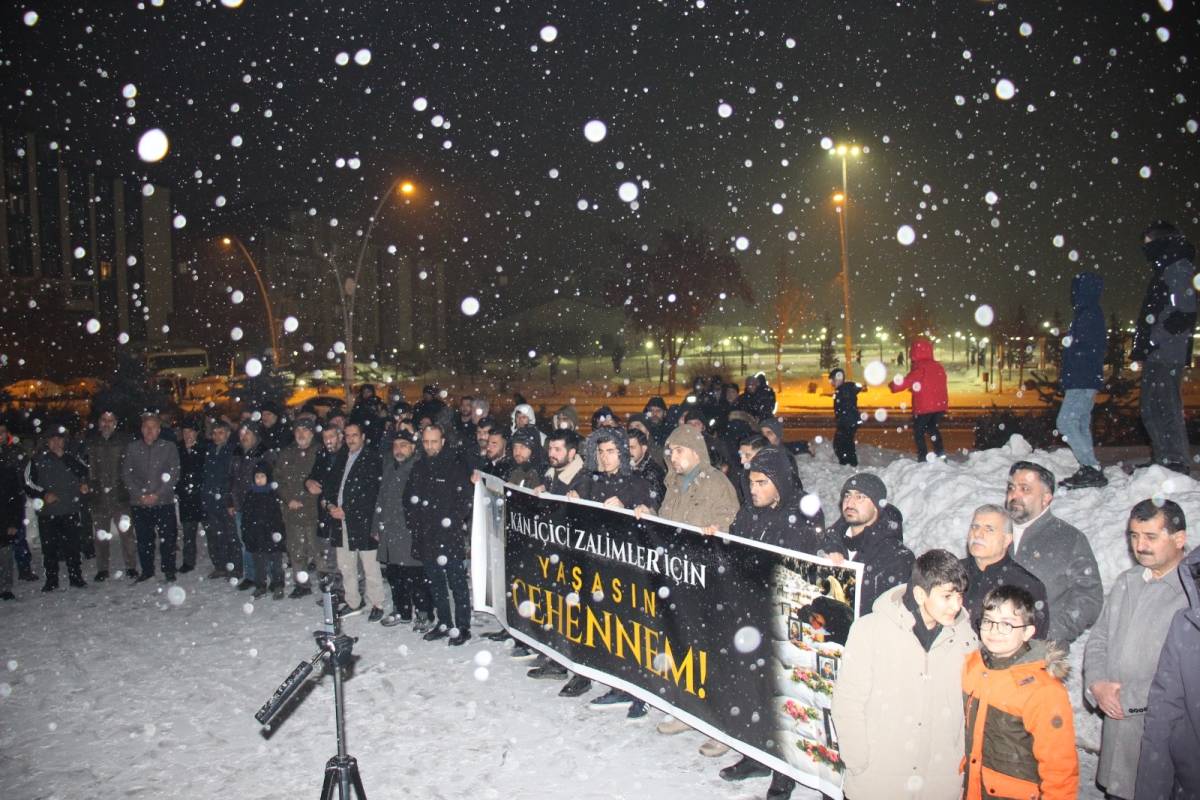 Ağrı’da teravih sonrası saldırılar protesto edildi