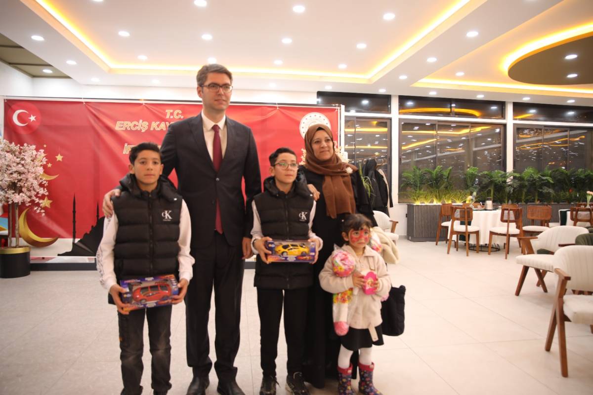 Erciş’te Yetim ve Öksüz Çocuklar İçin Anlamlı İftar