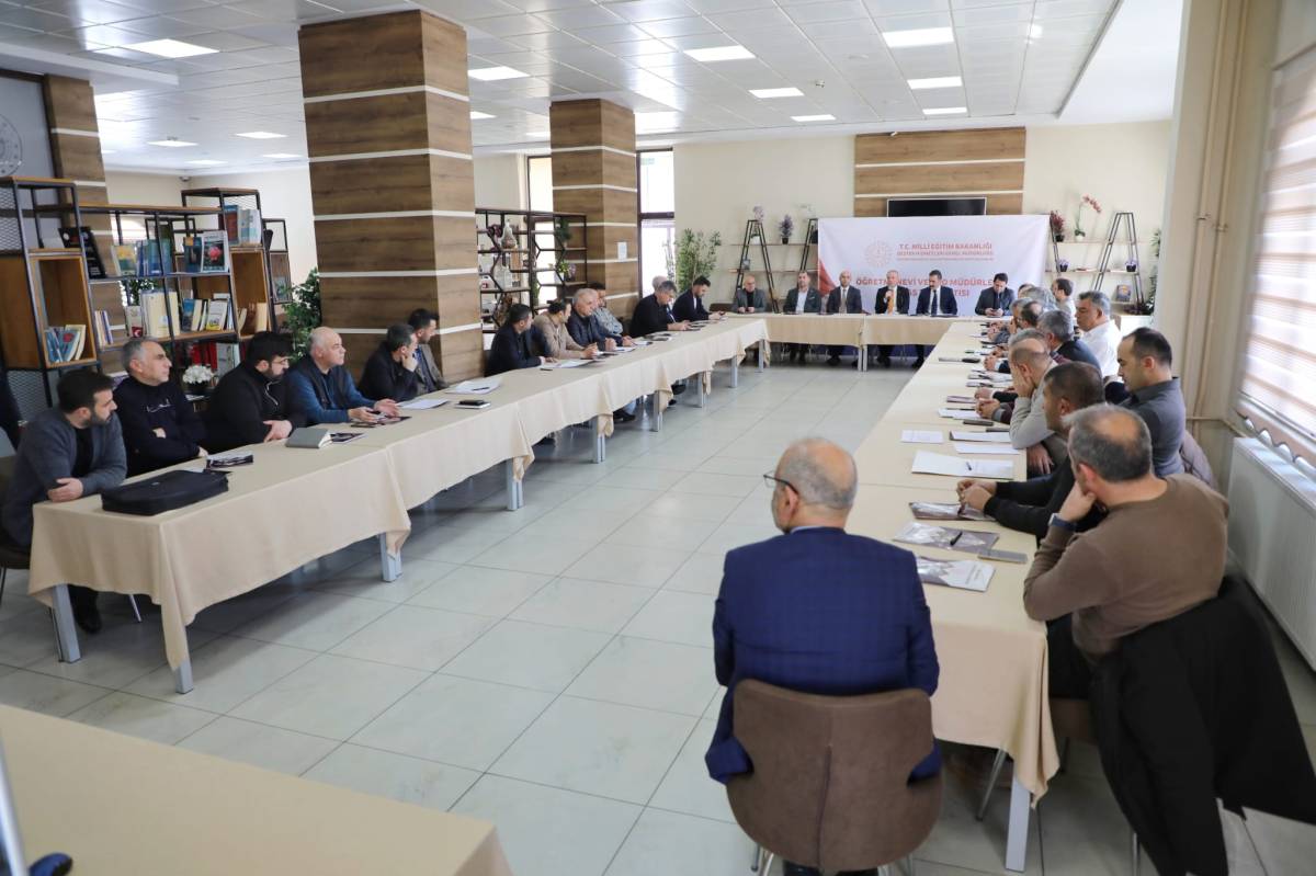 Bölge illerinden öğretmenevi yöneticileri Ağrı’da bir araya geldi