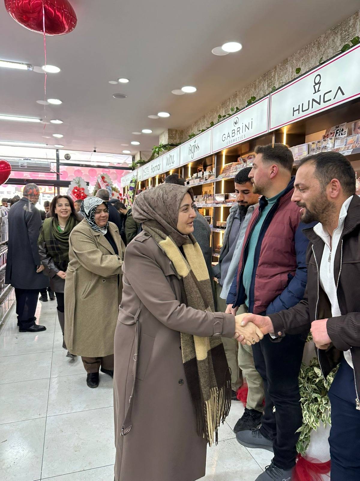 Erciş’te MY SHOP COSMETİC Mağazası Hizmete Açıldı