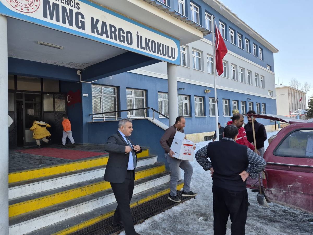 Erciş’te “İyilik Kolileri”  Dayanışması