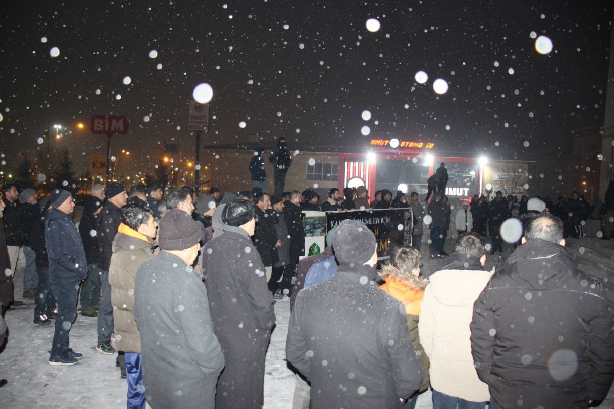 Ağrı’da teravih sonrası saldırılar protesto edildi