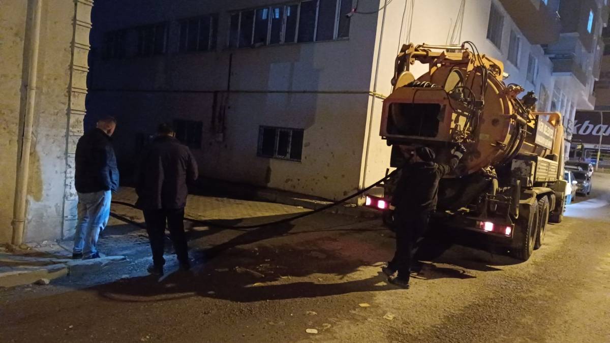 Ağrı’da su baskınına karşı yoğun mesai