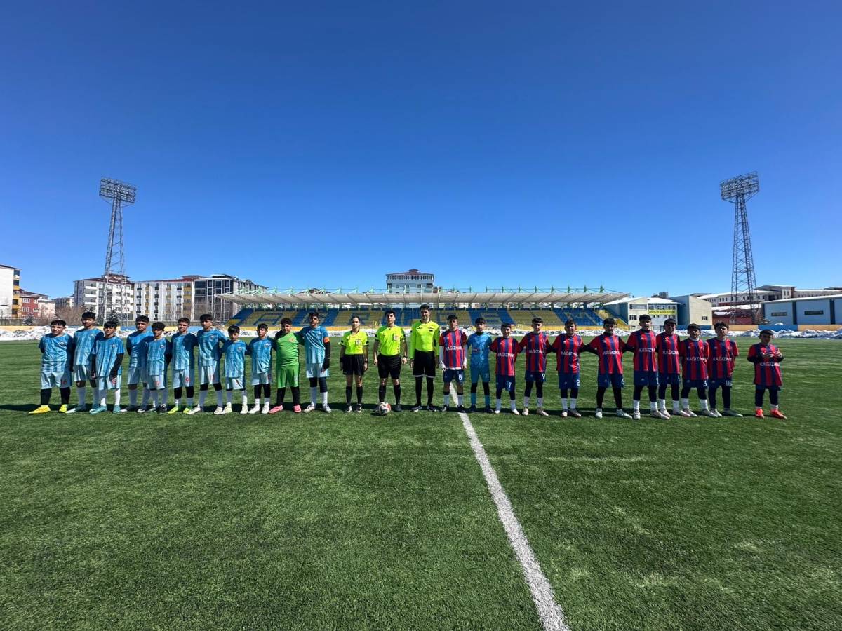 Ağrı’da Genç Futbol Yıldızları Sahaya Çıktı