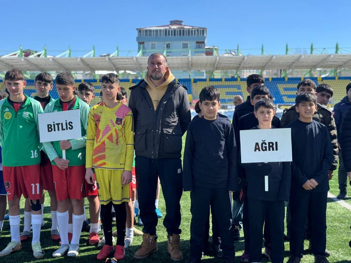 Ağrı’da Genç Futbol Yıldızları Sahaya Çıktı