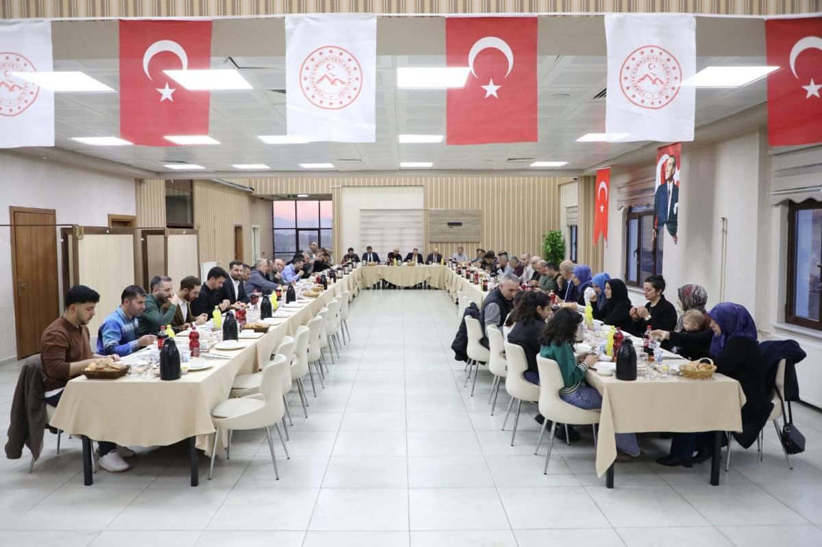 Ağrı’da öğretmenevi müdürleri iftarda buluştu