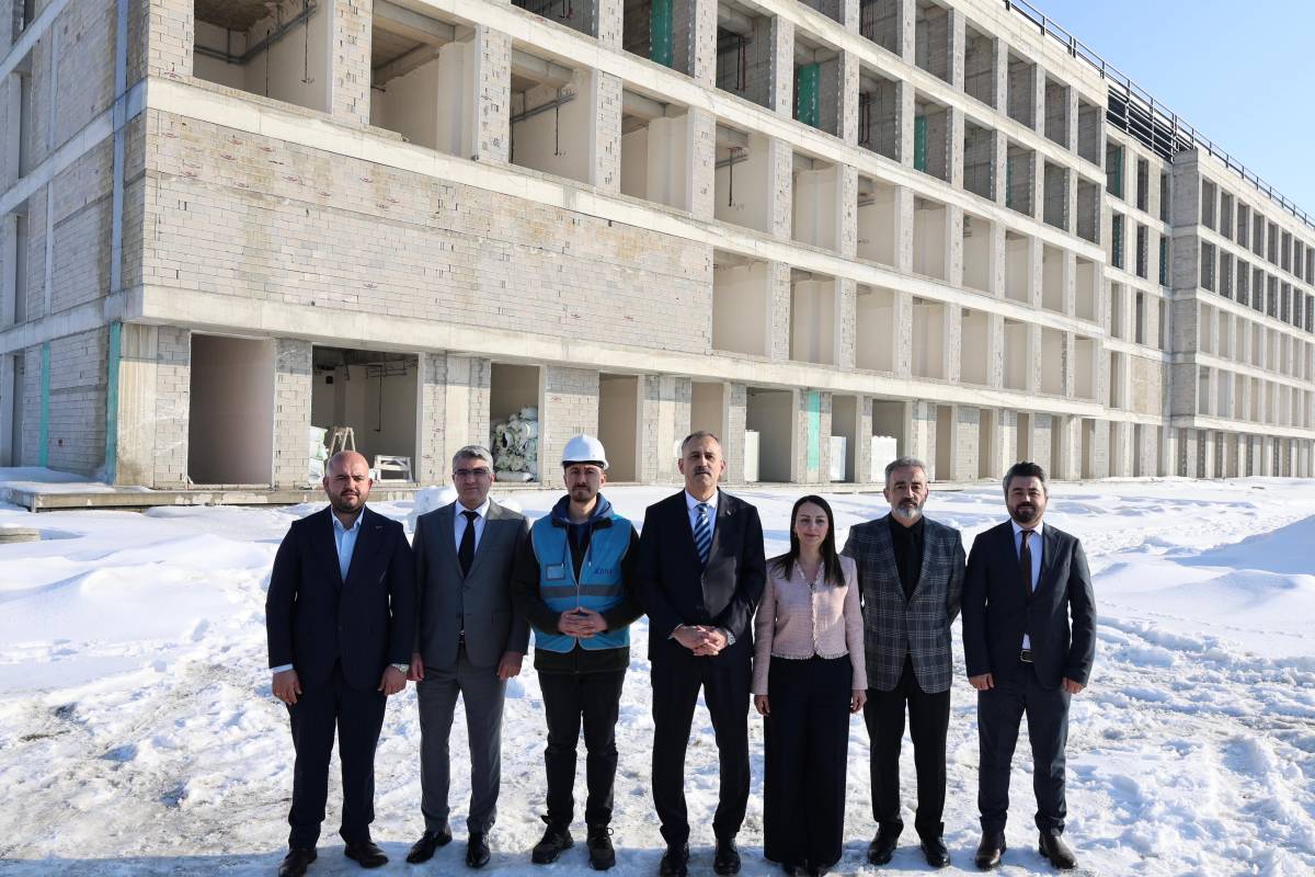 Ağrı’da deprem izolatörlü ilk hastane yükseliyor