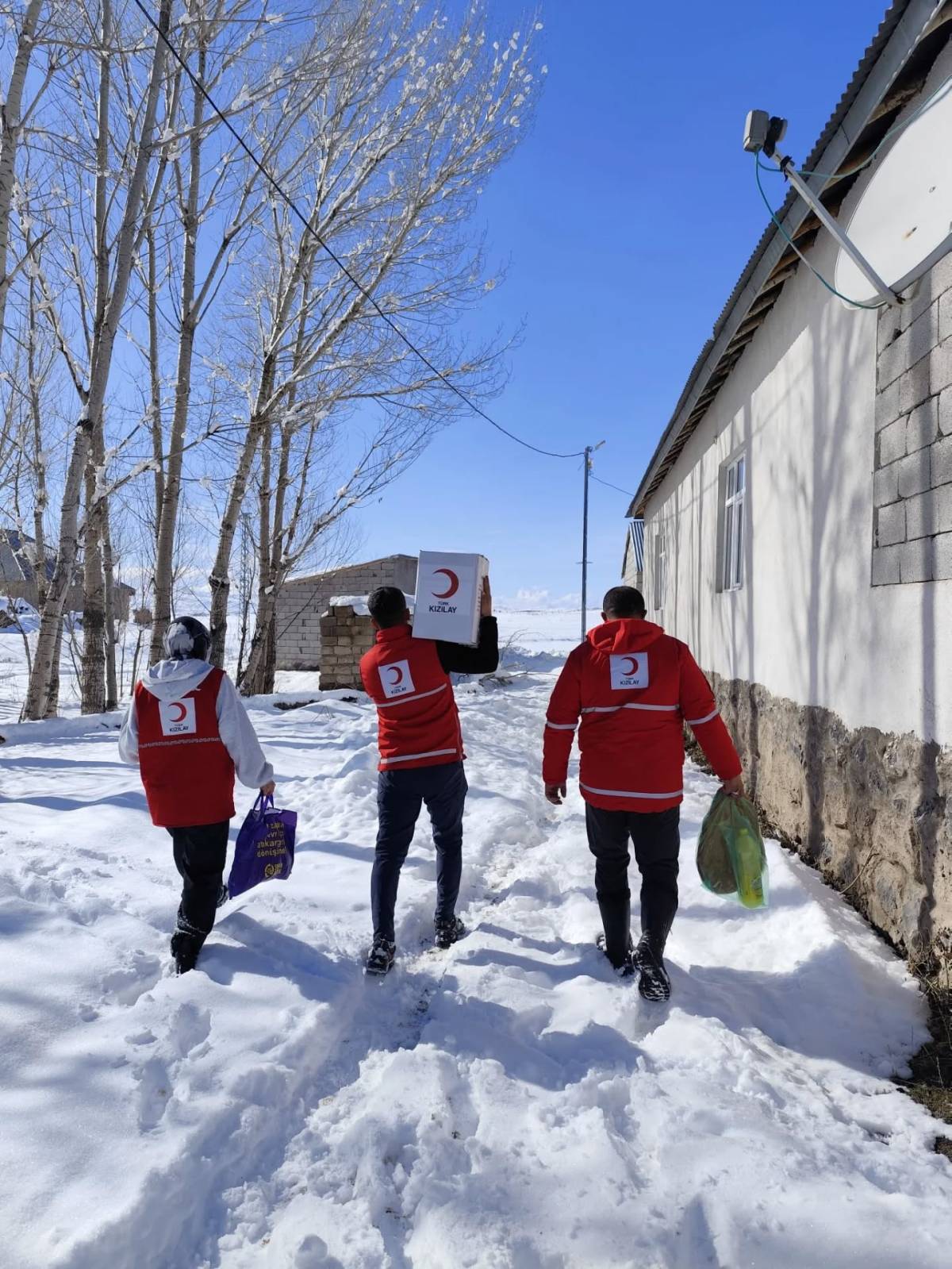 Patnos Kızılay Zirekli Köyü'nü ziyaret etti