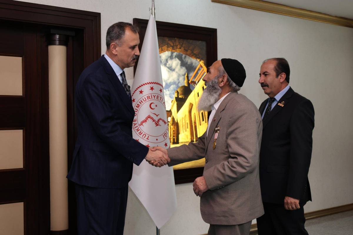 Ağrı Valisi Bozkurt’tan bayramda birlik ve beraberlik vurgusu