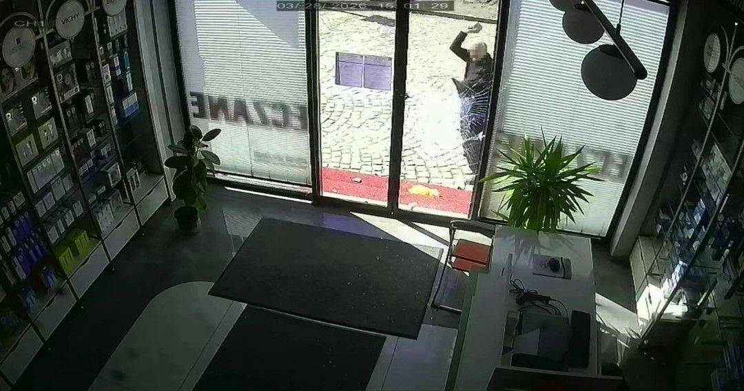 Ağrılı Vatandaşa Ait Eczaneye Kundaklama Girişimi