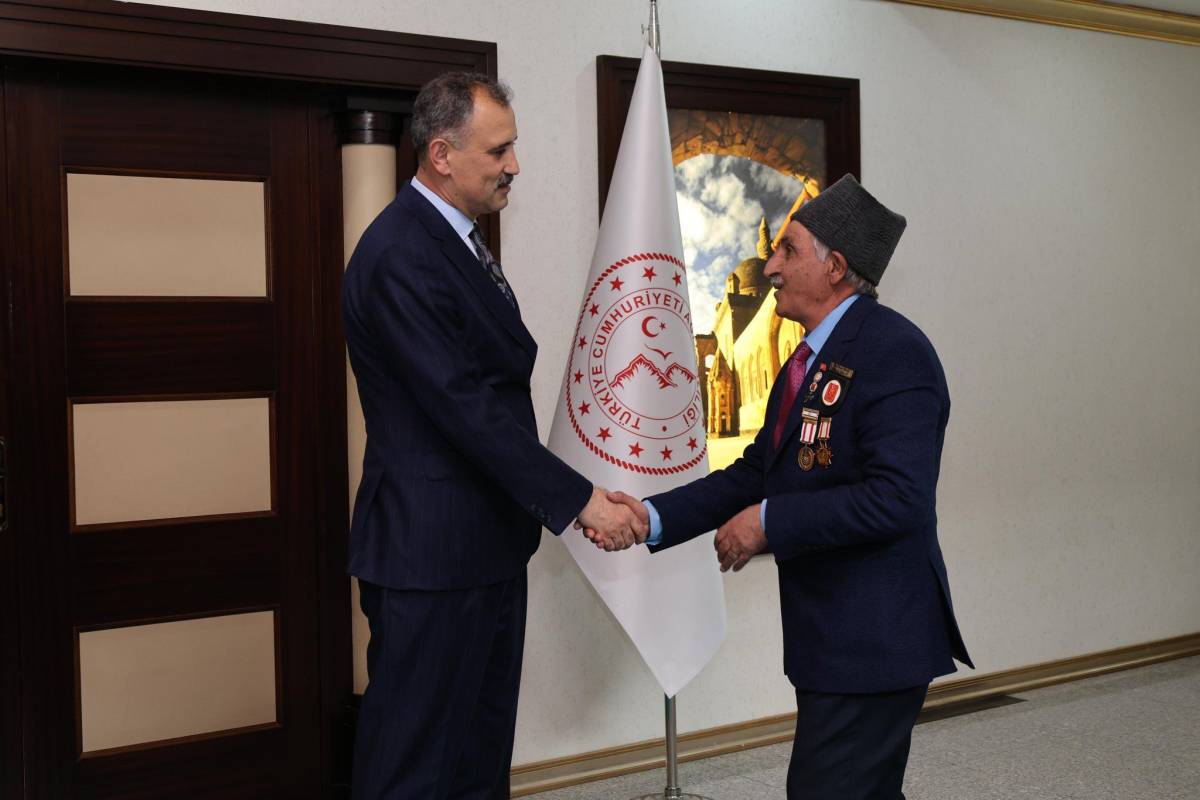 Ağrı Valisi Bozkurt’tan bayramda birlik ve beraberlik vurgusu