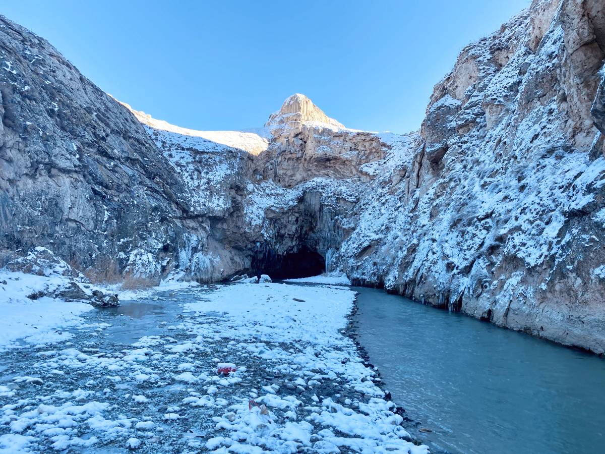 Diyadin’de Kudret Köprüsü Kış Manzarasıyla Büyüledi