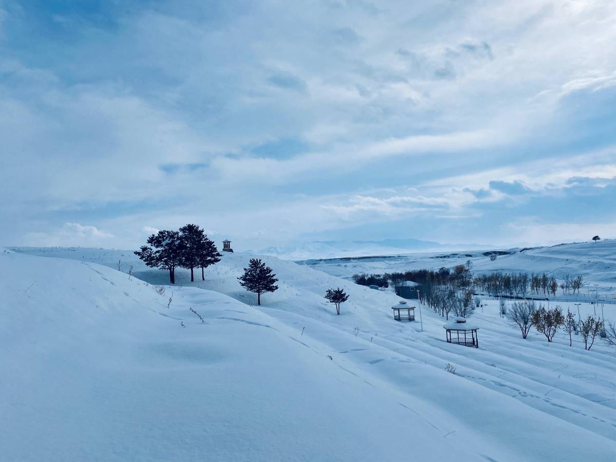 Ağrı’da kar yağışı güzel manzaralar oluşturdu