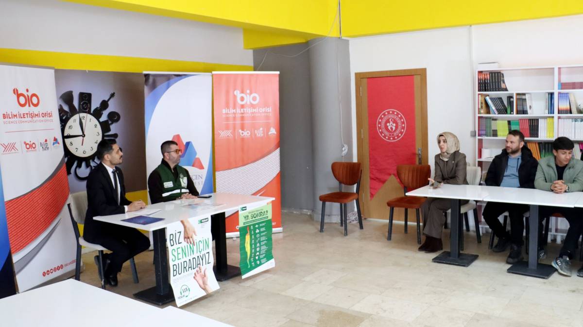 Ağrı’da Gençler Bilim Kafe’de Bağımlılığa Karşı Bilgilendirildi