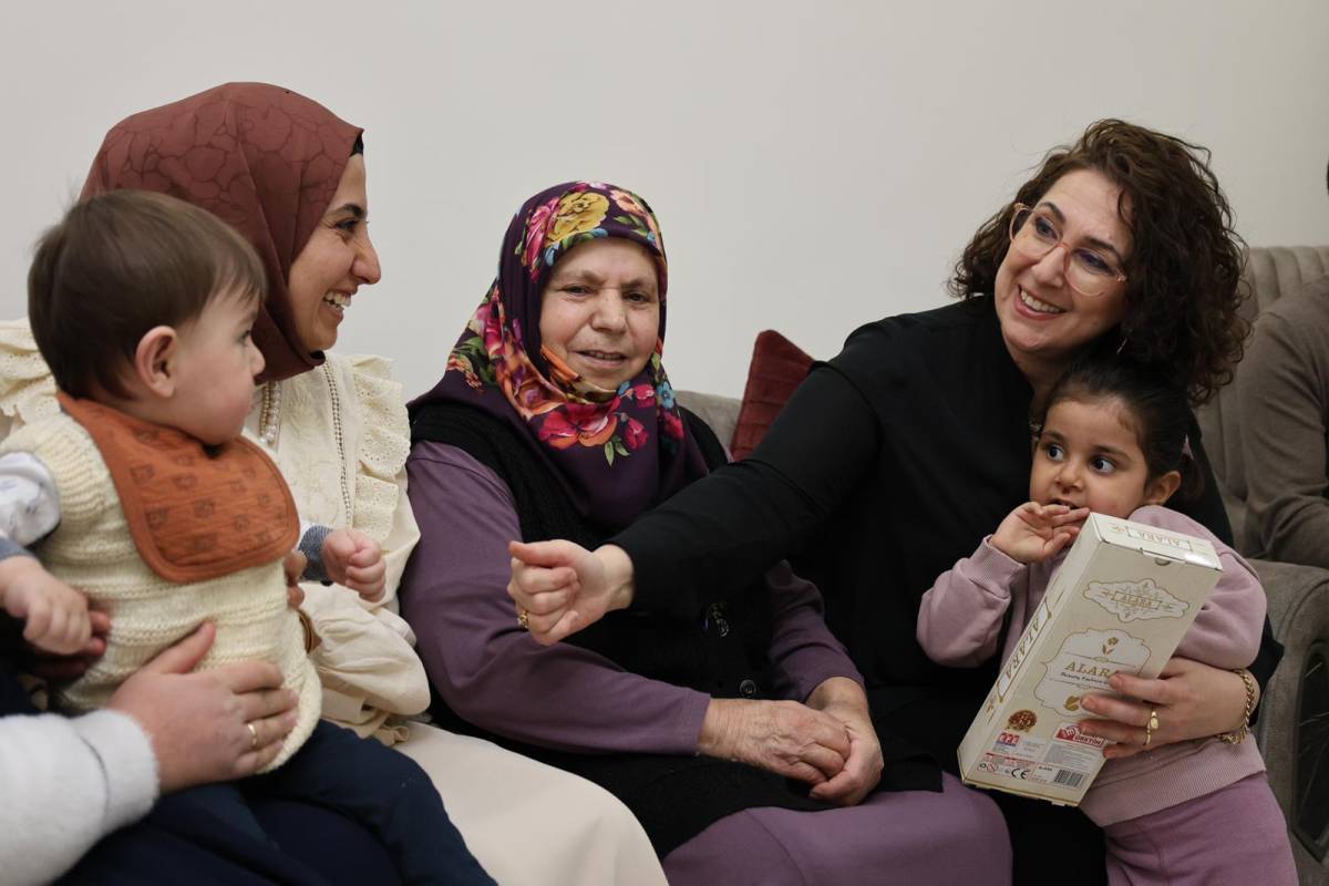 Ağrı Valisi Bozkurt gönüllere dokunmaya devam ediyor