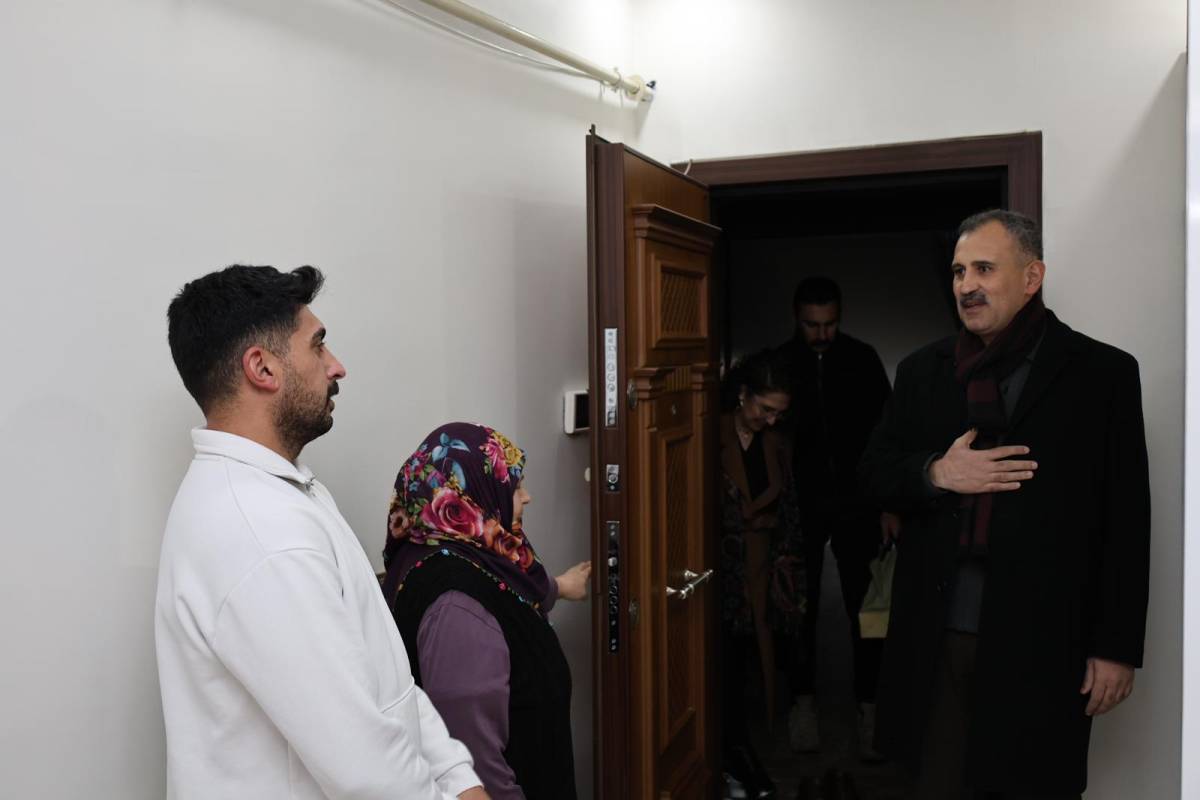 Ağrı Valisi Bozkurt gönüllere dokunmaya devam ediyor