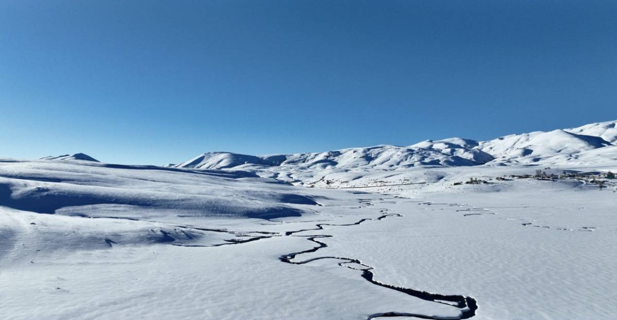Ağrı’da kar altındaki Menderesler büyüleyici görüntüler oluşturdu