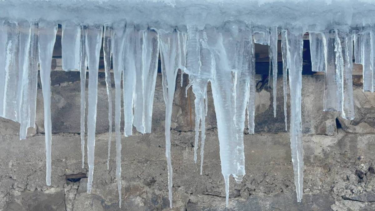 Ağrı buz kesti, termometreler eksi 16’yı gördü