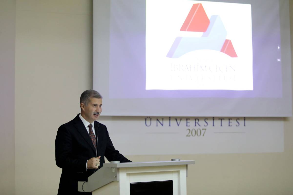 AİÇÜ’de Spor Başarısı Taçlandırıldı