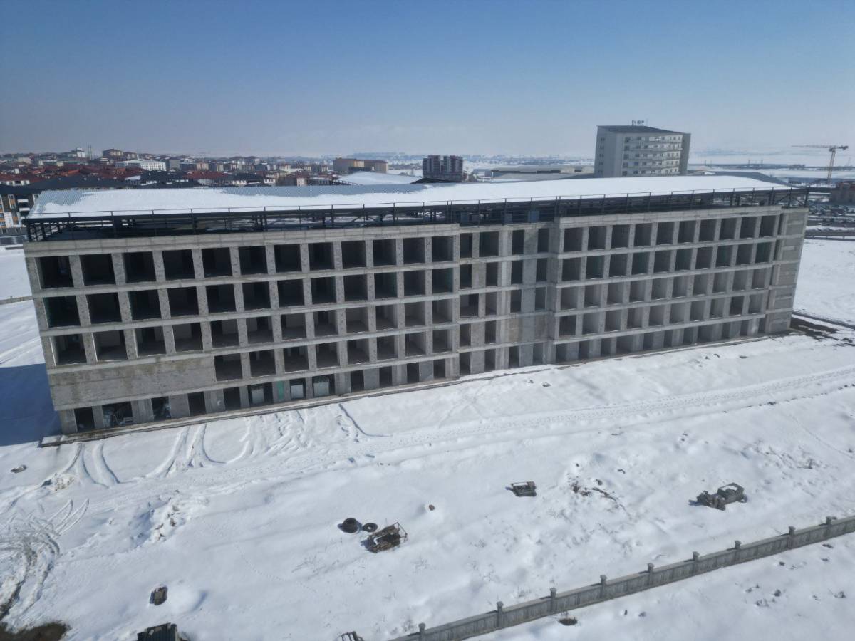 Ağrı’da deprem izolatörlü ilk hastane yükseliyor