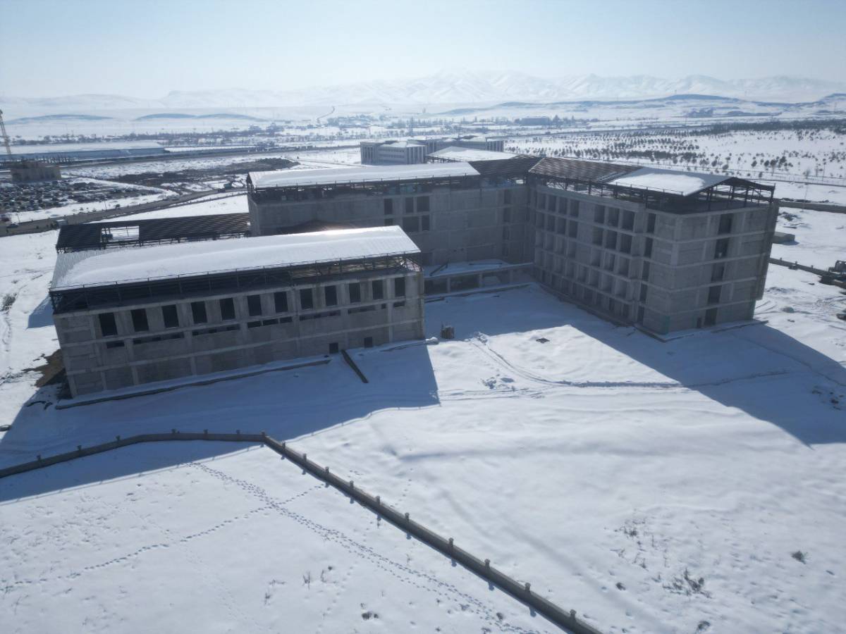 Ağrı’da deprem izolatörlü ilk hastane yükseliyor