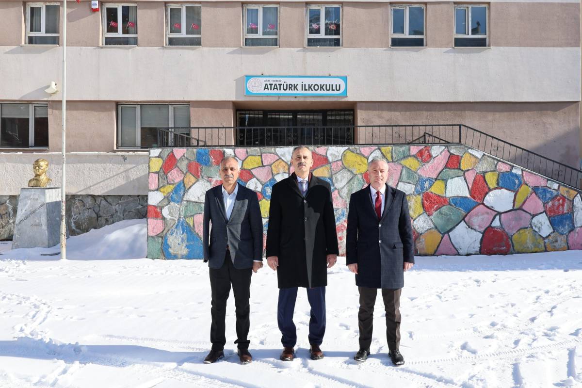 Vali Bozkurt, öğrencilerin daha güvenli öğrenim ortamı için sahada