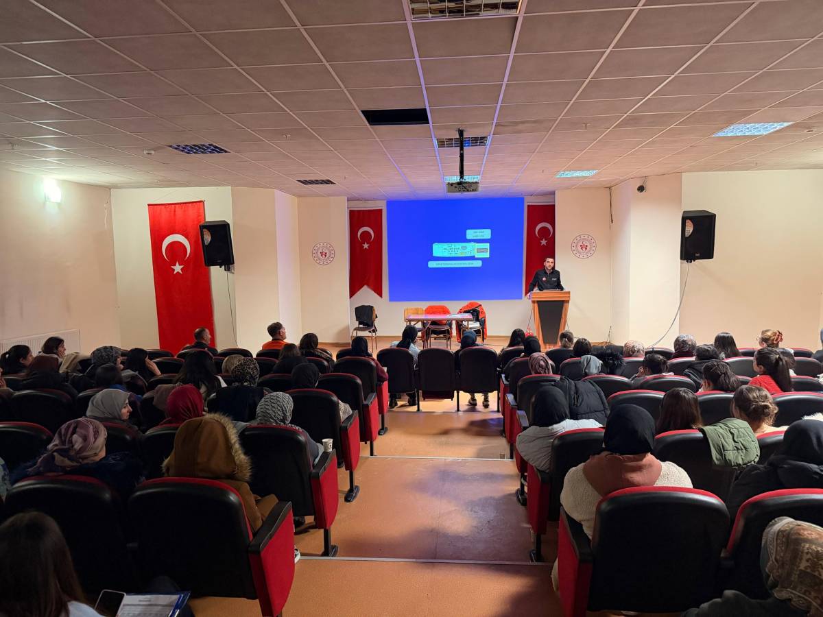 Ağrı’da öğrencilere “Destek AFAD Gönüllüsü” eğitimi verildi