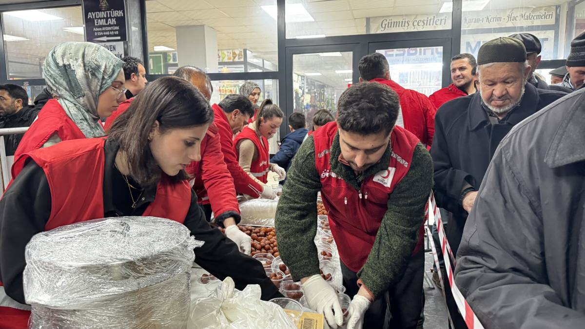 Kızılay’dan Ağrı’da Kadir Gecesi’nde 5 Bin Kişilik Lokma Dağıtımı