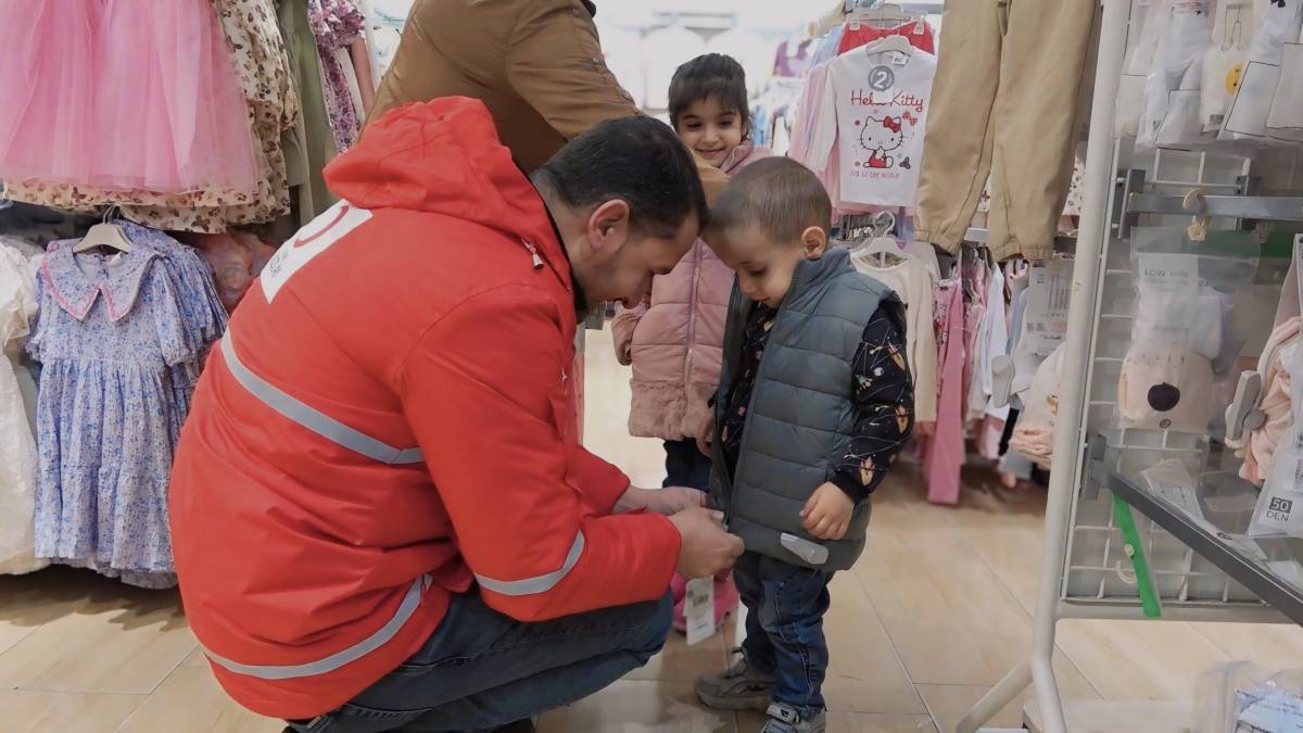 Kızılay Ağrı’da 800 çocuğun yüzünü güldürdü