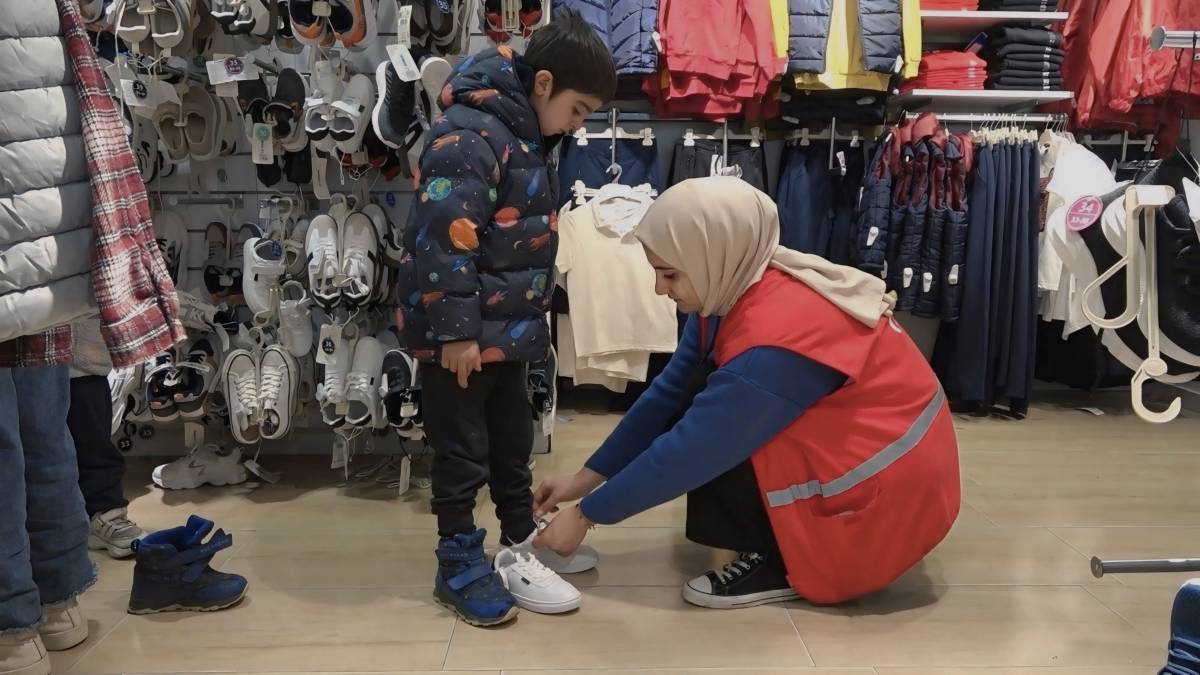 Kızılay Ağrı’da 800 çocuğun yüzünü güldürdü