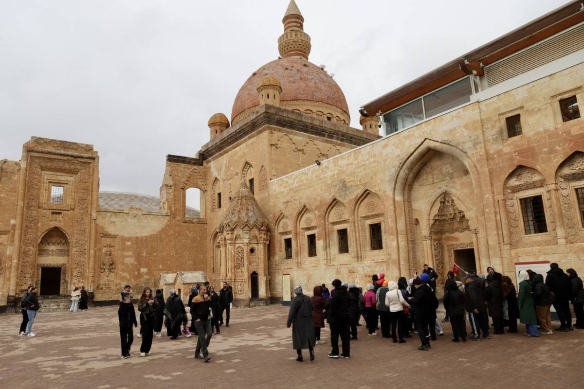 Ağrı İshak Paşa Sarayı 3 günde 5 bini aşkın ziyaretçi ağırladı